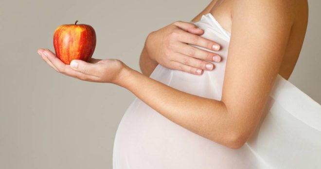 беременная и яблоко