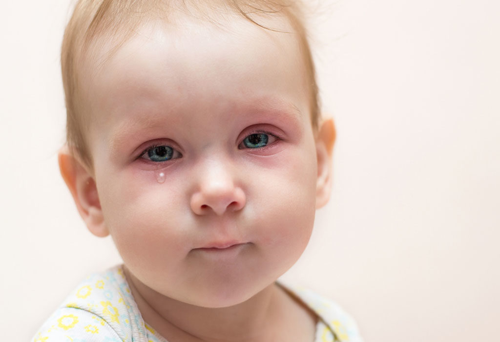 Зуд и слезоточивость глаз при аллергии у взрослых и детей