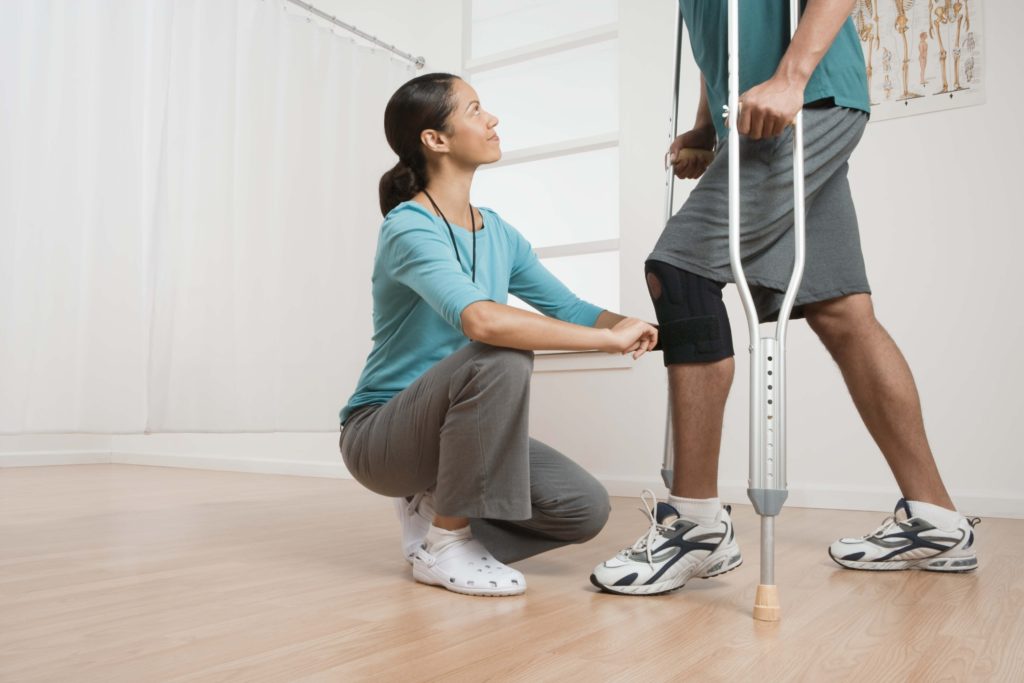 Полная замена тазобедренного сустава: возвращаем здоровье ногам с помощью современных протезов