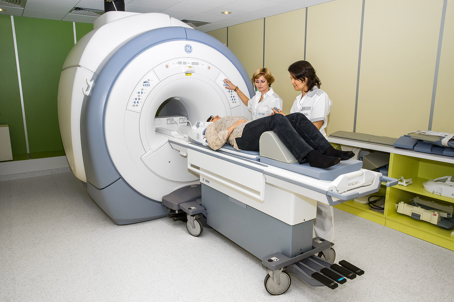 Что показывает МРТ тазобедренных суставов: цена и недостатки процедуры