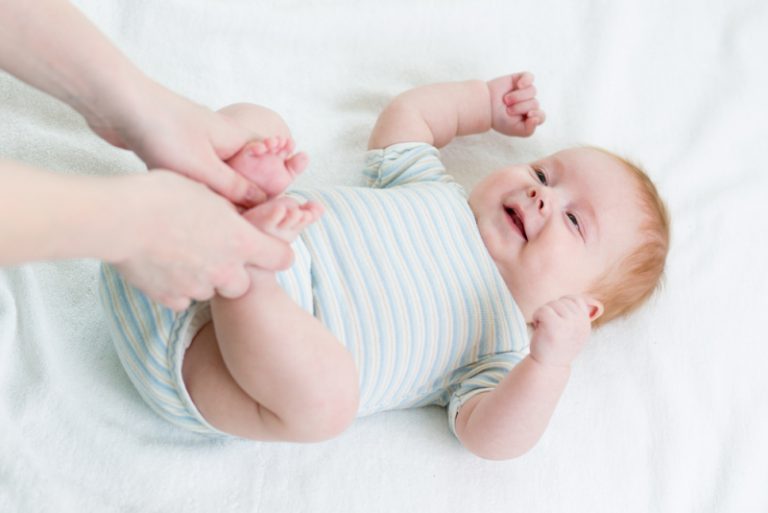 Незрелость тазобедренного сустава у новорожденного: причины и лечение