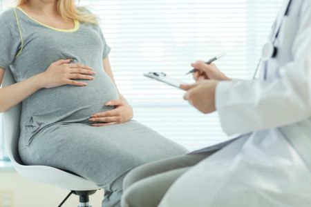 Почему в моче при беременности появляется белок, что делать?