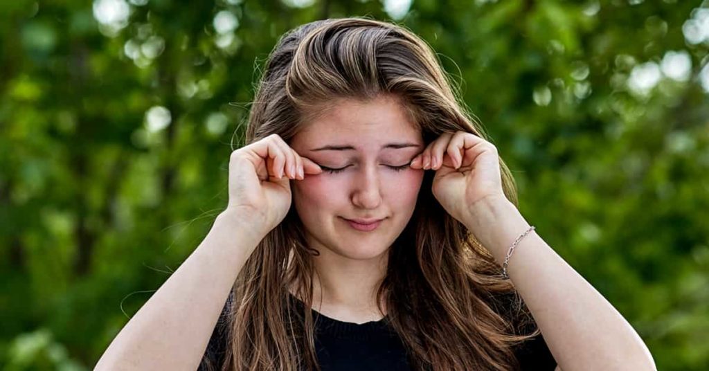 Капли для глаз при аллергии у взрослых и детей
