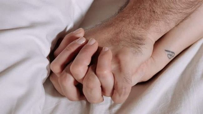 мужская и женская рука