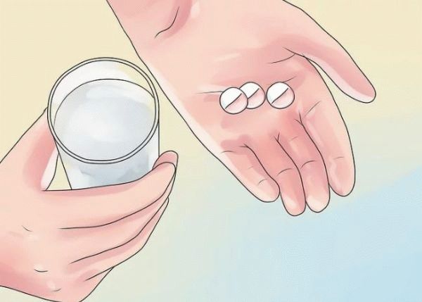 таблетки и стакан воды